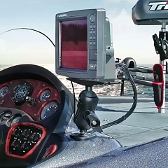 Универсальное крепление RAM D-111U-C . Прямоугольная площадка, муфта 129 мм, шары 57 мм. (Размер D)